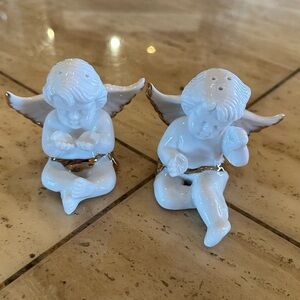 Collectible Vintage White Gold Ceramic Angel Cherubs Salt Pepper Shakers